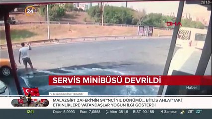 Servis minibüsü devrildi