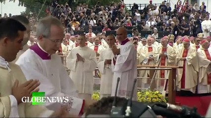Pope falls down during mass