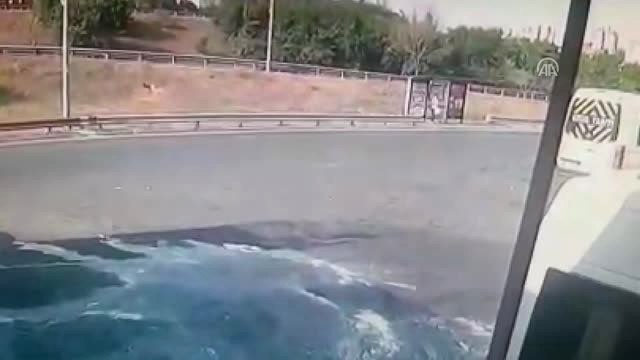 Yolcu Minibüsünün Takla Atma Anı Güvenlik Kamerasına Yansıdı - İstanbul