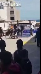 Ce gymnaste atterrit sur la tête après un salto arrière