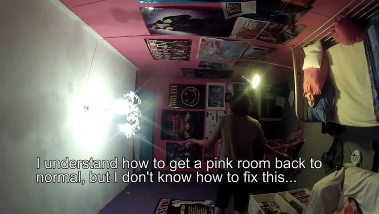 Il retourne la chambre de son frère à 90° : blague impressionnante