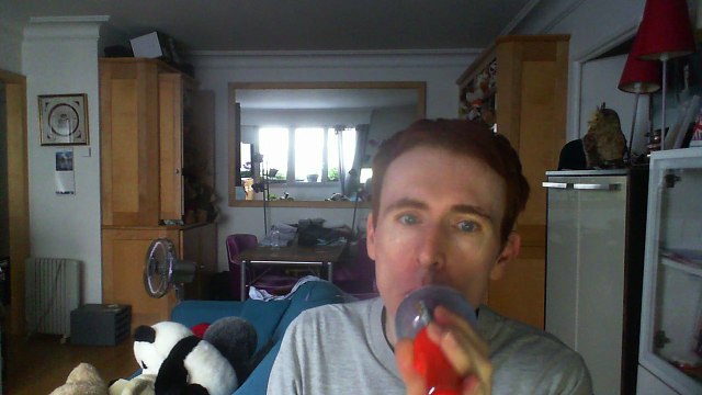 Wiwi égratigne Marie chiffon de Chantal Goya