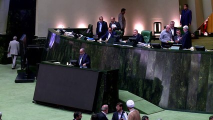مجلس الشورى الإيراني يحجب الثقة عن وزير الاقتصاد