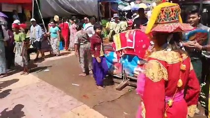 ​ေတာင္​ျပံဳးပြဲ​ေတာ္​ ဝါ​ေခါင္​လဆန္​း ၁၄ ရက္​​ေန႔တြင္ျပဳလုပ္သည့္ ယုန္​ထိုးပြဲ လွည္​့လည္​ က်င္​းပ​ေနမႈ တိုက္​႐ိုက္​ထုတ္​ခ်က္ (ရုပ္/သံ)ဧရာဝတီ၊ ၾသဂုတ္ ၂၅၊ ၂၀၁၈