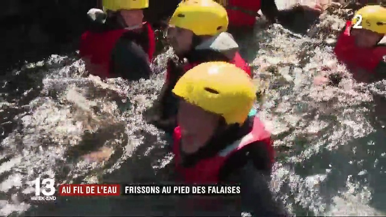 Au fil de l'eau : frissons au pied des falaises
