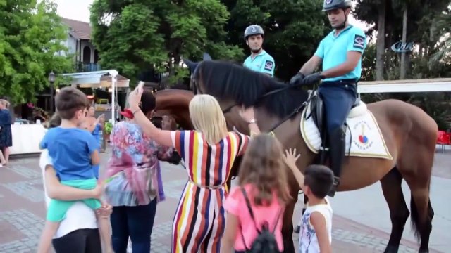Atlı Jandarmalar Tatilcilerin İlgi Odağı Oldu