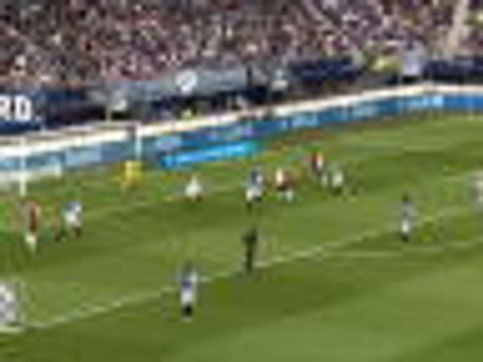 Van Persie on target as Feyenoord win eight-goal thriller