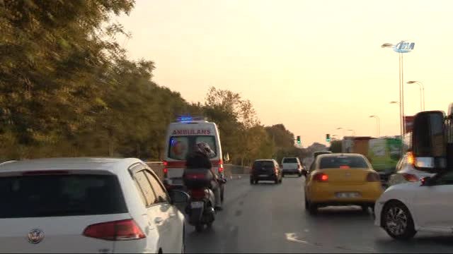 Şişli'de Ambulans ile Hafif Ticari Araç Çarpıştı: 2 Yaralı