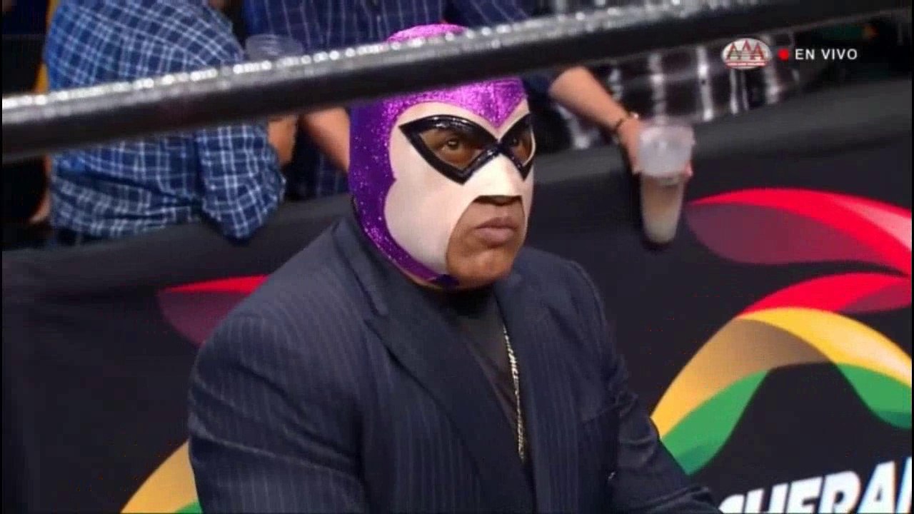 En AAA L.A. Park reta a El Fantasma para una lucha "Máscara contra máscara"