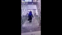 Rater une marche dans les escaliers du métro... Douloureux