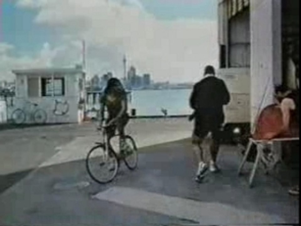 Jonah Lomu sauve le poisson pour Adidas