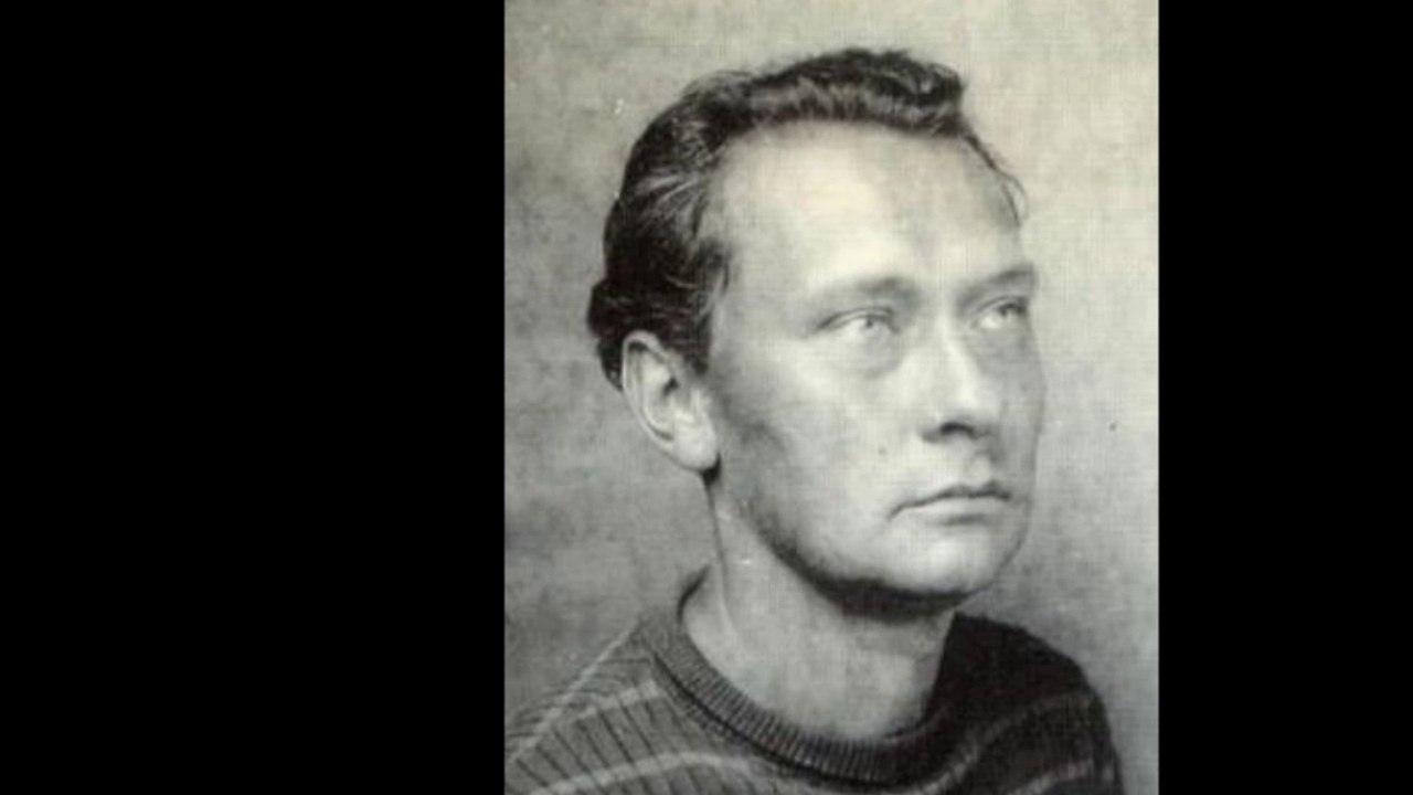 Johnny hallyday voici a quoi ressemble son pere . La ressemblance entre les deux hommes est frappante