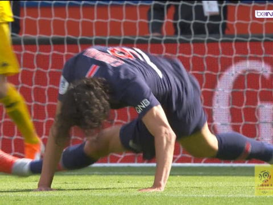 Football: Cavani’s unique celebration