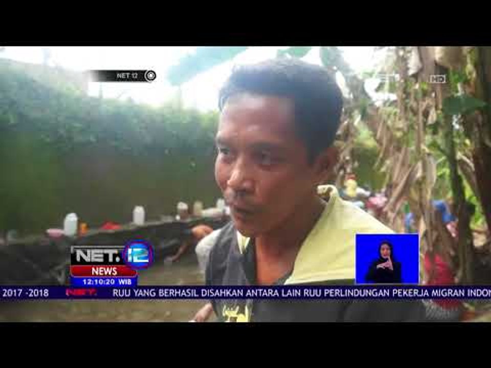 Warga Maluku Berbondong-Bondong Mengambil Tumpahan Minyak Di Sungai-NET12