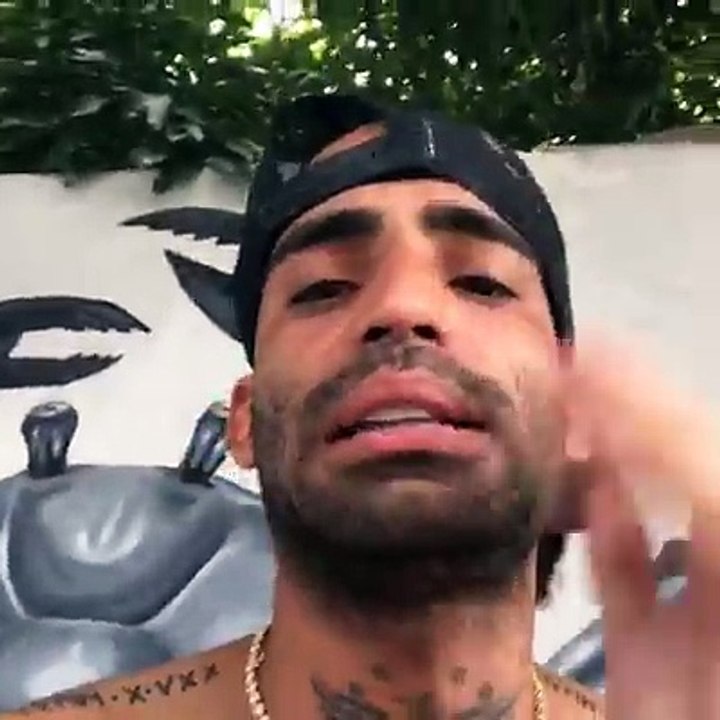 Ya loco y si tienes quejas haga algo!!! Tu eres el q mas critica a los artistas,productores, cabron tu eres artista??? Callese la boca y ya!!!   Póngase Pa lo s