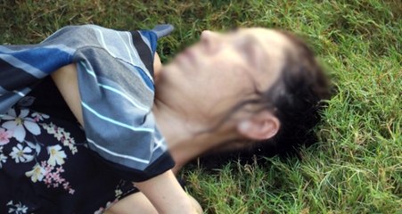 İntihar Eden Genç Kurtarıldıktan Sonra Polisin Eline Sımsıkı Sarıldı