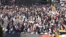 Dünyanın En Kalabalık Yaya Geçidi Tokyo'da- Tek Seferde 2 Bin 500 Yaya Karşıdan Karşıya Geçiyor