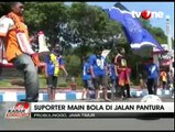 Protes Pembekuan PSSI, Suporter Bermain Bola di Jalur Pantura