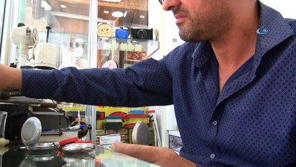 2 metrekarelik dükkanda zamanda yolculuğa çıkıyor