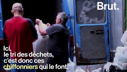 À Sofia, hommes et femmes ramassent les tonnes de déchets recyclables abandonnés
