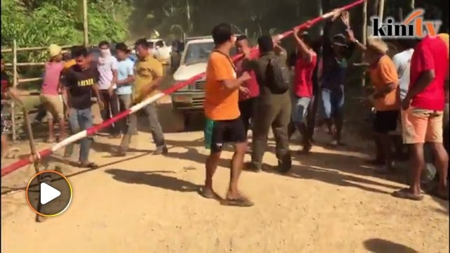 Suaram kecam HARAPAN kurang tegas: Polis bantu K'tan roboh sekatan Orang Asli