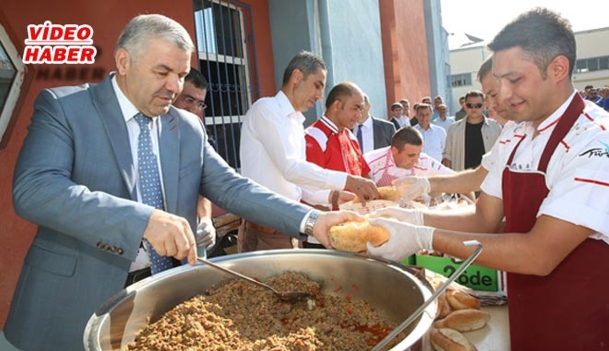 (27 Ağustos 2018) BÜYÜKŞEHİR´DE BAYRAMLAŞMA İLK MESAİ GÜNÜNDE MESAİ ARKADAŞLARIYLA BAYRAMLAŞTI
