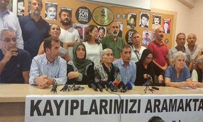 "Meydanları terk etmeyeceğiz"