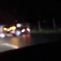 "JOQ desha ta shperndaj me ju kete video. Ka ndodhur mbrëmë një aksident ne Kosovë ne aksin rrugor Peje - Prishtine. Ne autostrad eshtë shtypur nje ari siq shih