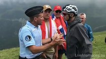 Cyclisme - Chris Froome plaqué au sol par un gendarme sur le Tour de France