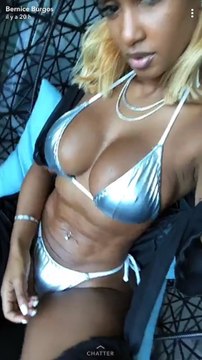 Bernice Burgos chauffe les moteurs avec 2 tenues chaudes qui assomment tout un public