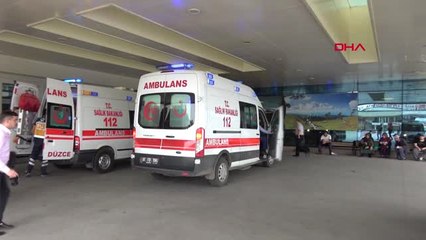 Düzce 2 Yaşındaki Çocuğun Eline Demir Çubuk Saplandı