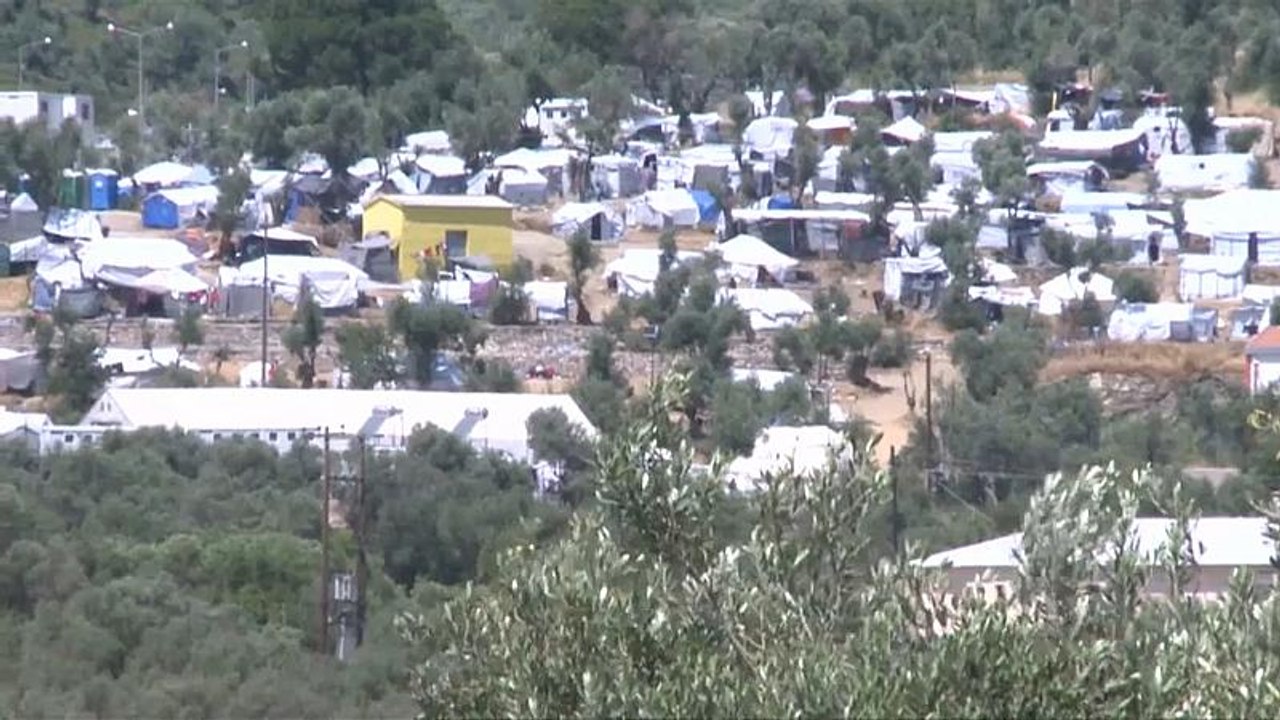 Noch immer 16.000 Flüchtlinge in überfüllten Lagern