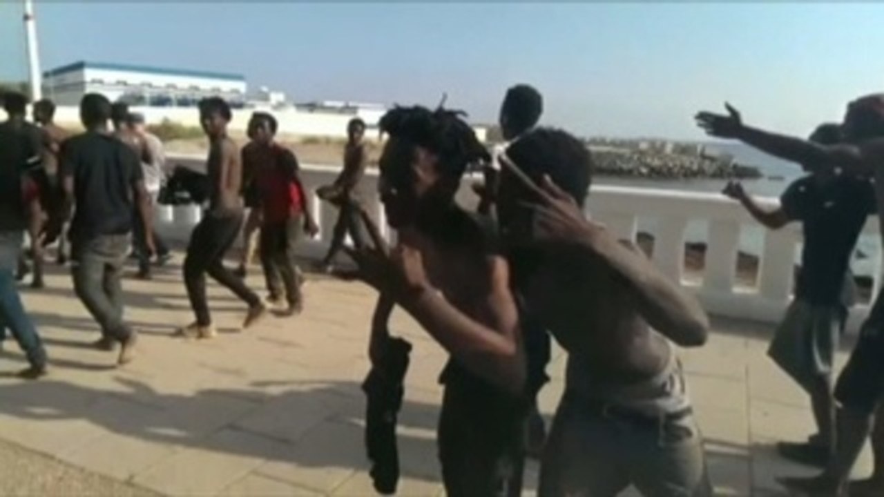 Siete guardias civiles heridos en el asalto a la valla de Ceuta