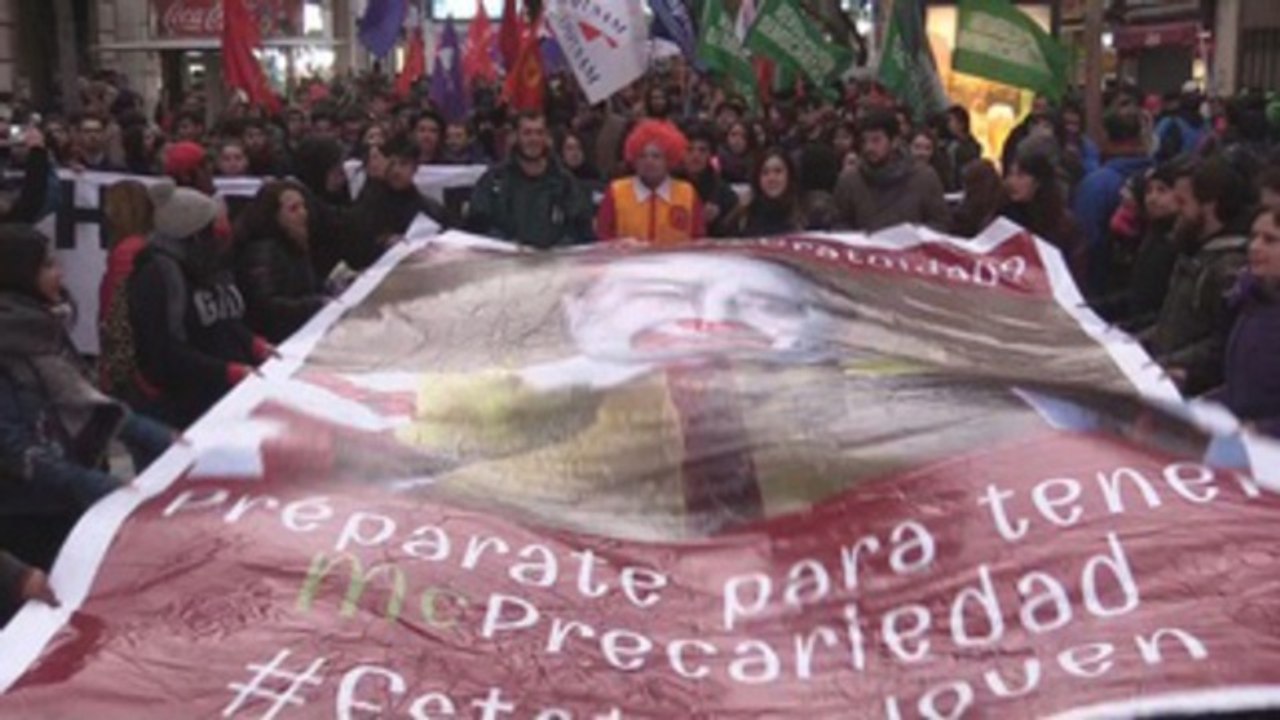 Protesta estudiantes en Santiago de Chile finaliza con disturbios y detenidos