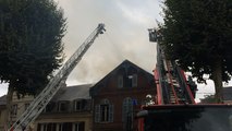 Un incendie brûle les combes de l’hôtel Castel Albertine.