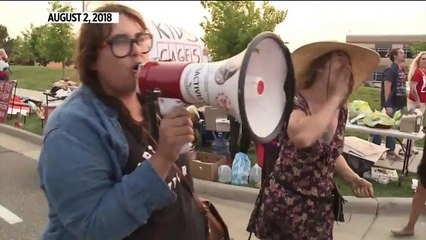 ICE Agent Caught on Camera Insulting Protesters