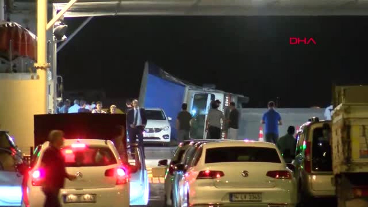 İstanbul Feribotta Kamyon Devrildi