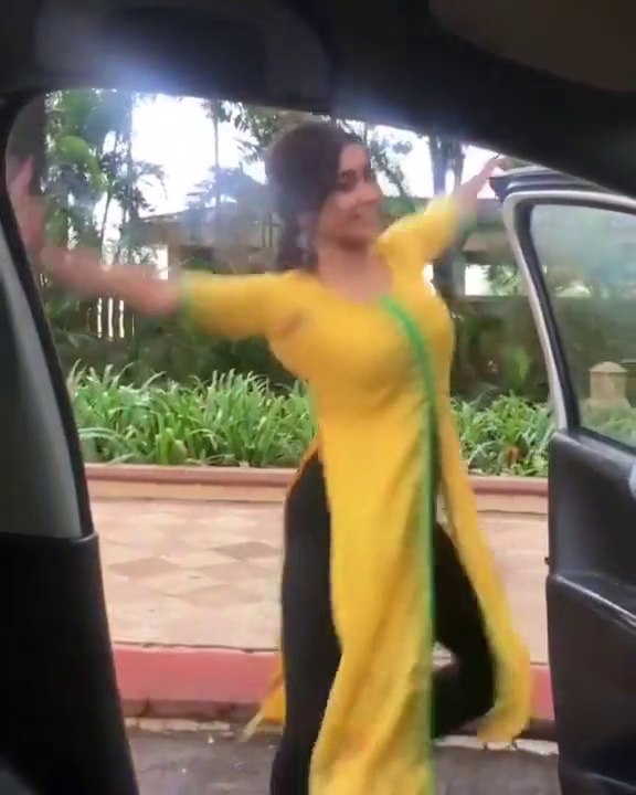 Beatiful Girl Kiki Challenge