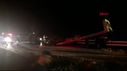 Denizli Otomobil, Traktöre Takılı Römorka Çarptı 1 Ölü 2 Yaralı