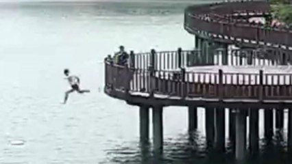 [좋은뉴스] 태풍 속 100m 헤엄쳐 시민 구한 경찰 / YTN