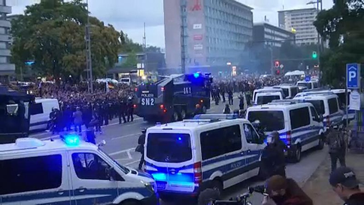 Extrema-direita e extrema-esquerda em protestos em Chemnitz