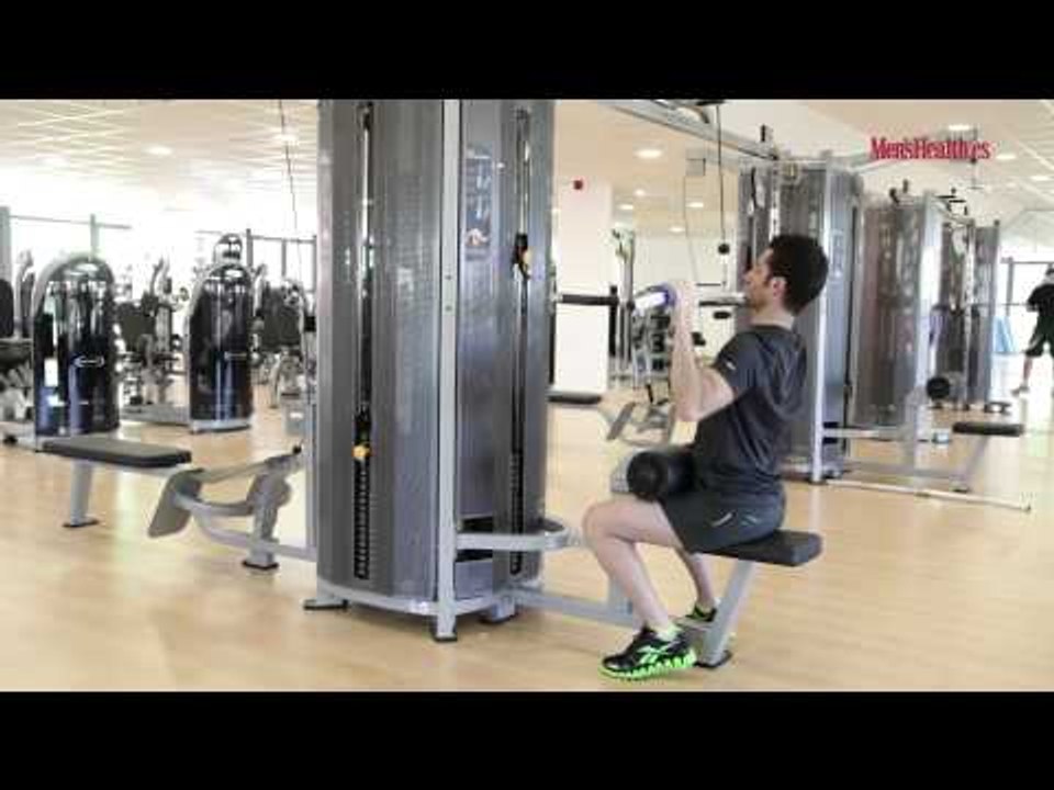 Jalón al pecho agarre abierto prono