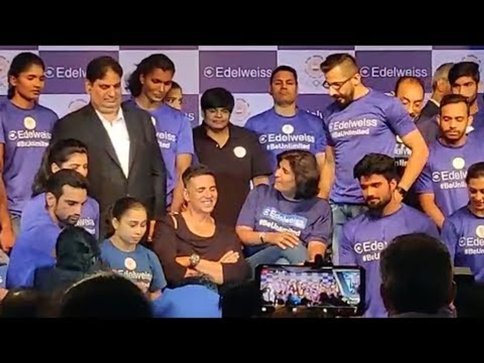 Akshay Kumar पहुंचे Asian Games 2018 के Team India Ghar Layenge GOLD इवेंट पर