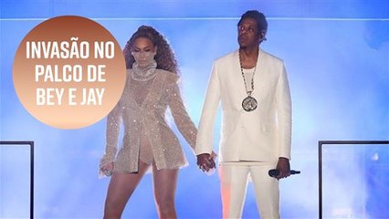 Homem invade palco de Beyoncé e Jay-Z