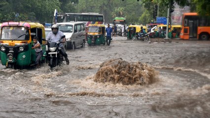 Delhi में Heavy Rain से कई जगह जलभराव, School बंद, High Alert जारी । वनइंडिया हिंदी