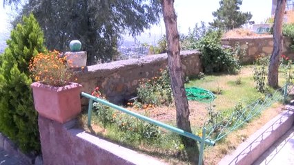 Tarihi Mezar Taşı Duvardan Çıkartıldı