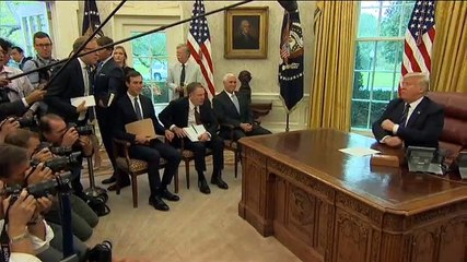 La Casa Blanca vuelve a ondear la bandera a media asta por la muerte de McCain tras las críticas a Trump