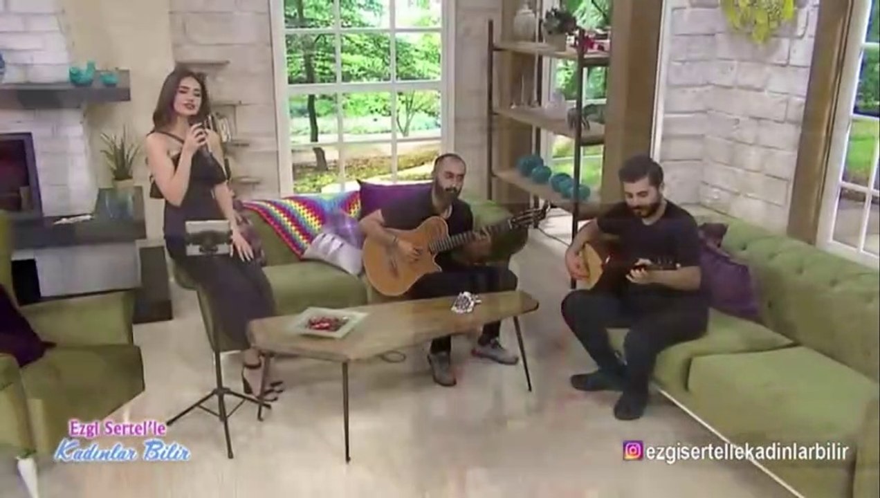 Elif Buse Doğan Şu Karşıki Dağda Kar Var Duman Yok
