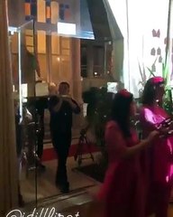 İdil Fırat kına gecesine tahtla girdi