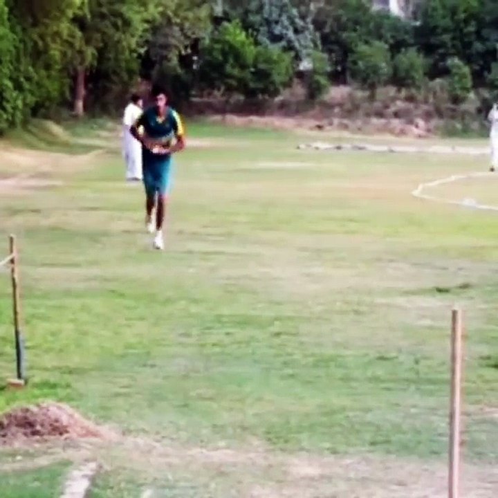Izhaar Ahmed Bowling